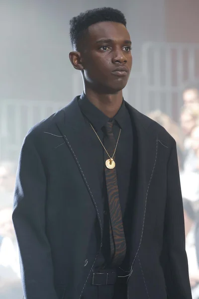Look 17